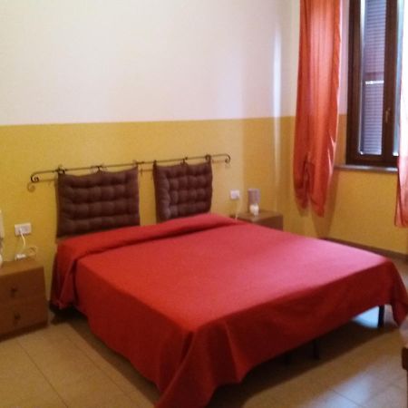 ostello ortensi Farnese Esterno foto