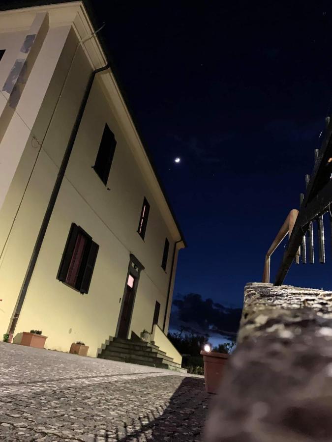 ostello ortensi Farnese Esterno foto