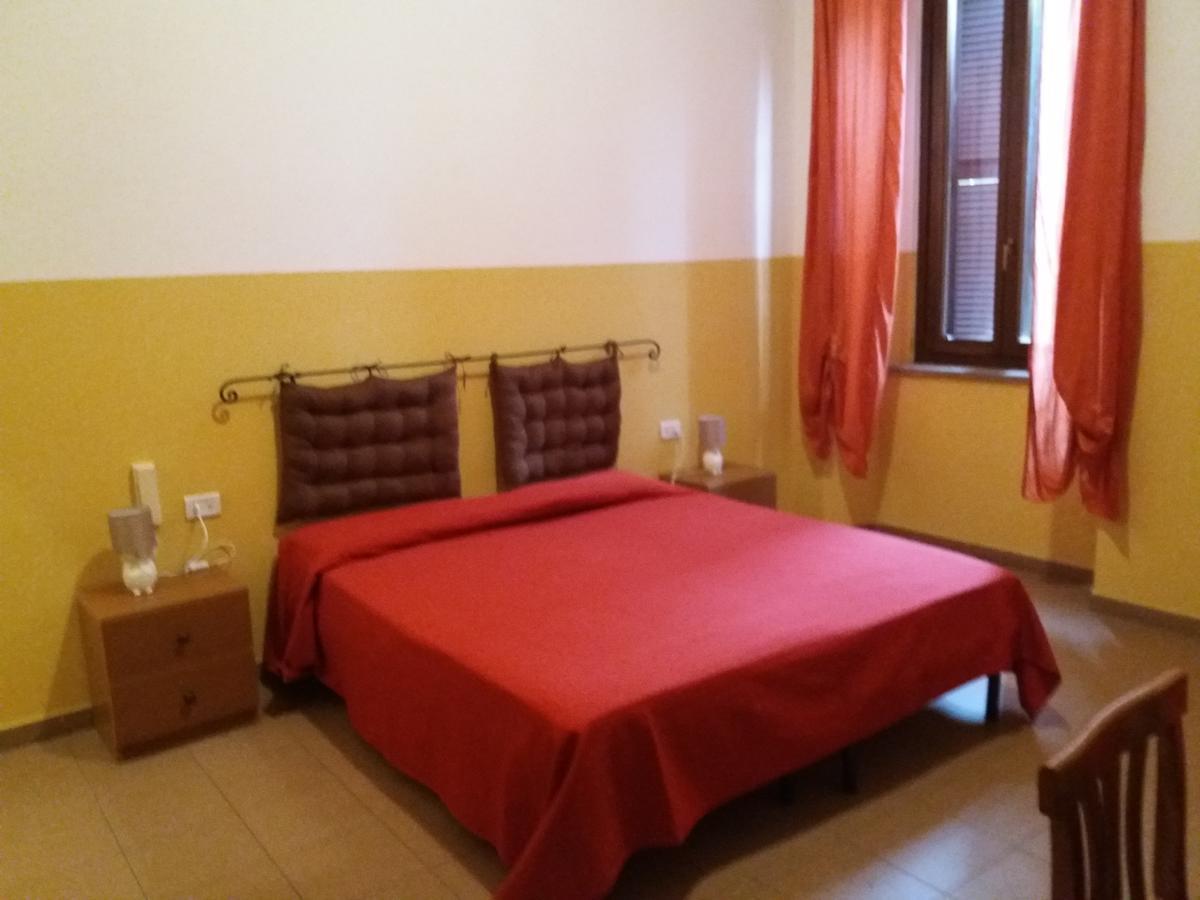 ostello ortensi Farnese Esterno foto