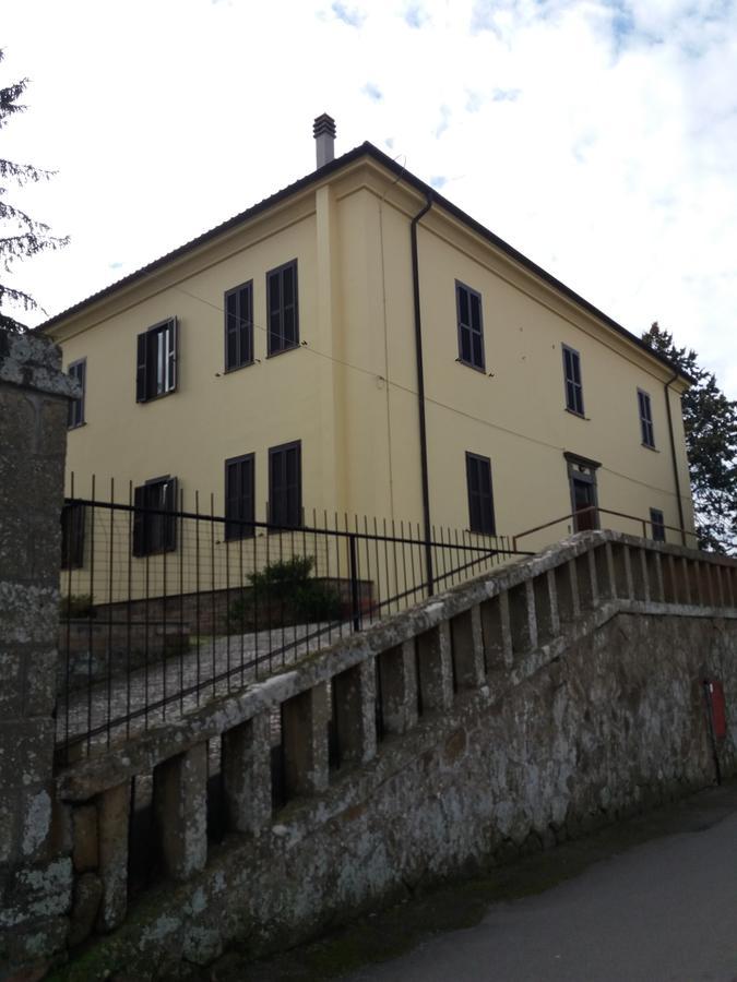 ostello ortensi Farnese Esterno foto
