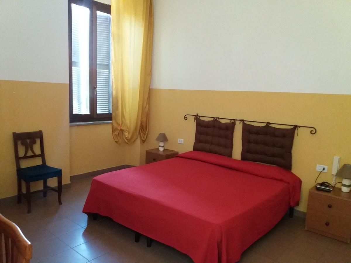 ostello ortensi Farnese Esterno foto
